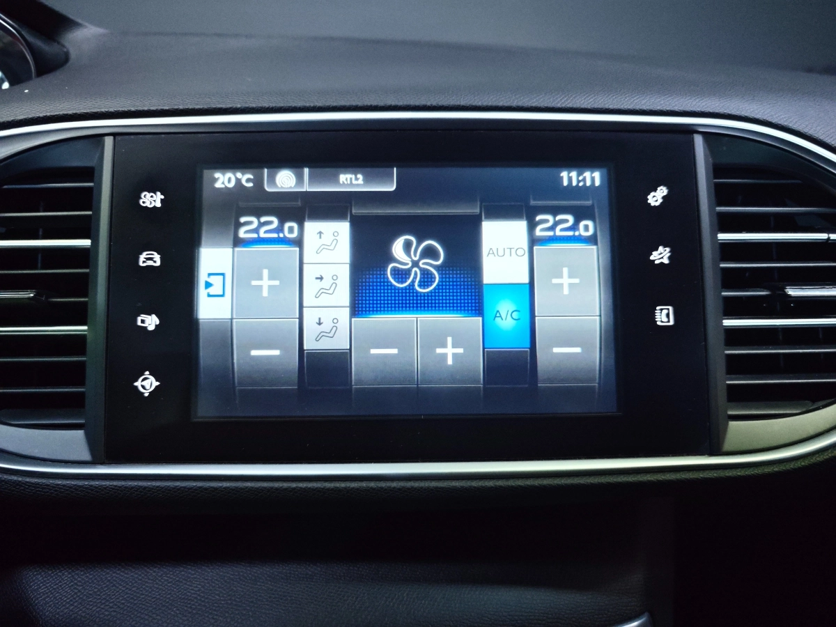 Peugeot 308 - photo 20