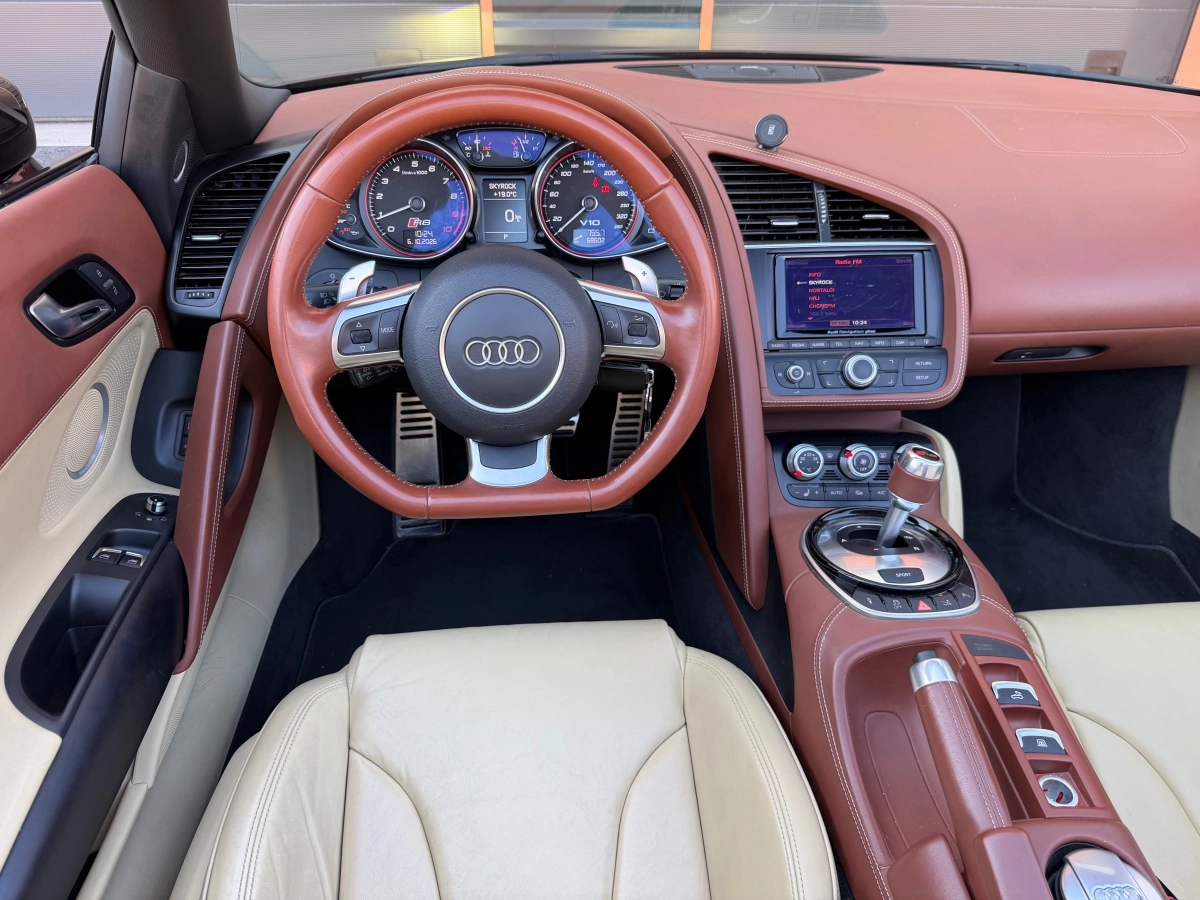 Audi R8 - photo 9