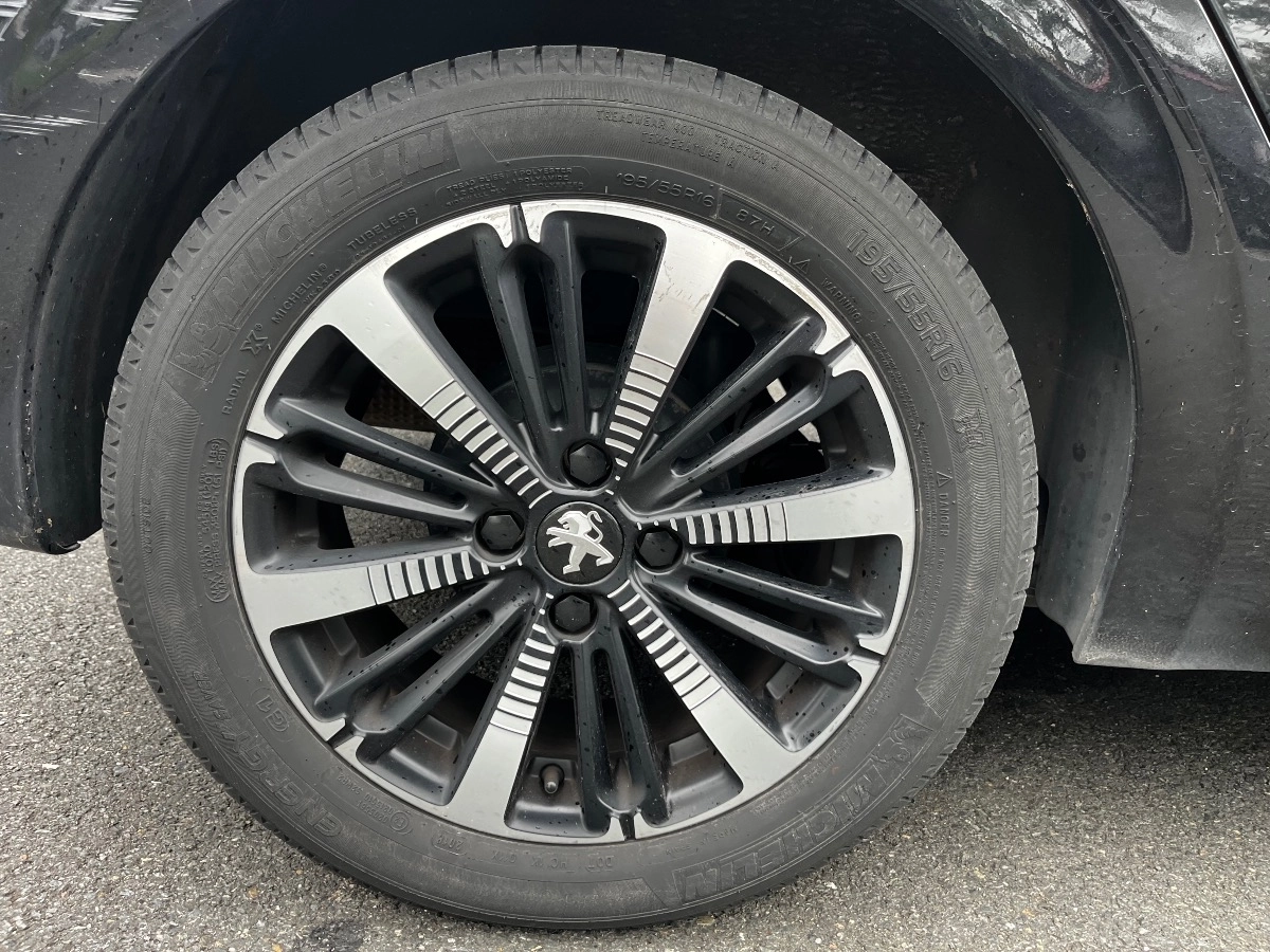 Peugeot 208 - photo 22