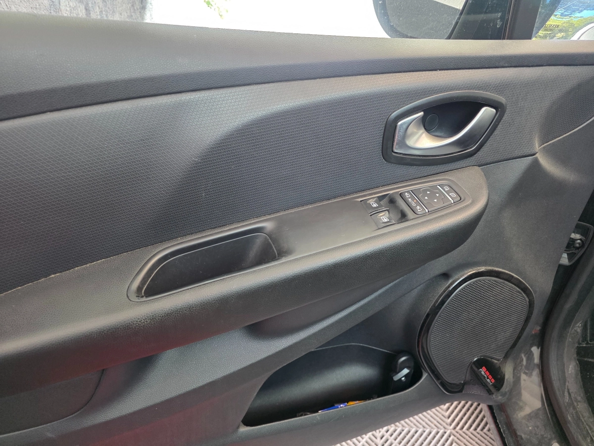 Renault Clio - photo 15