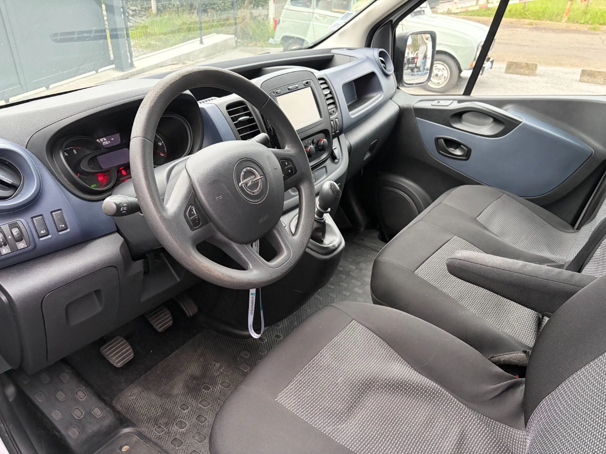 Opel Vivaro Vu - photo 8