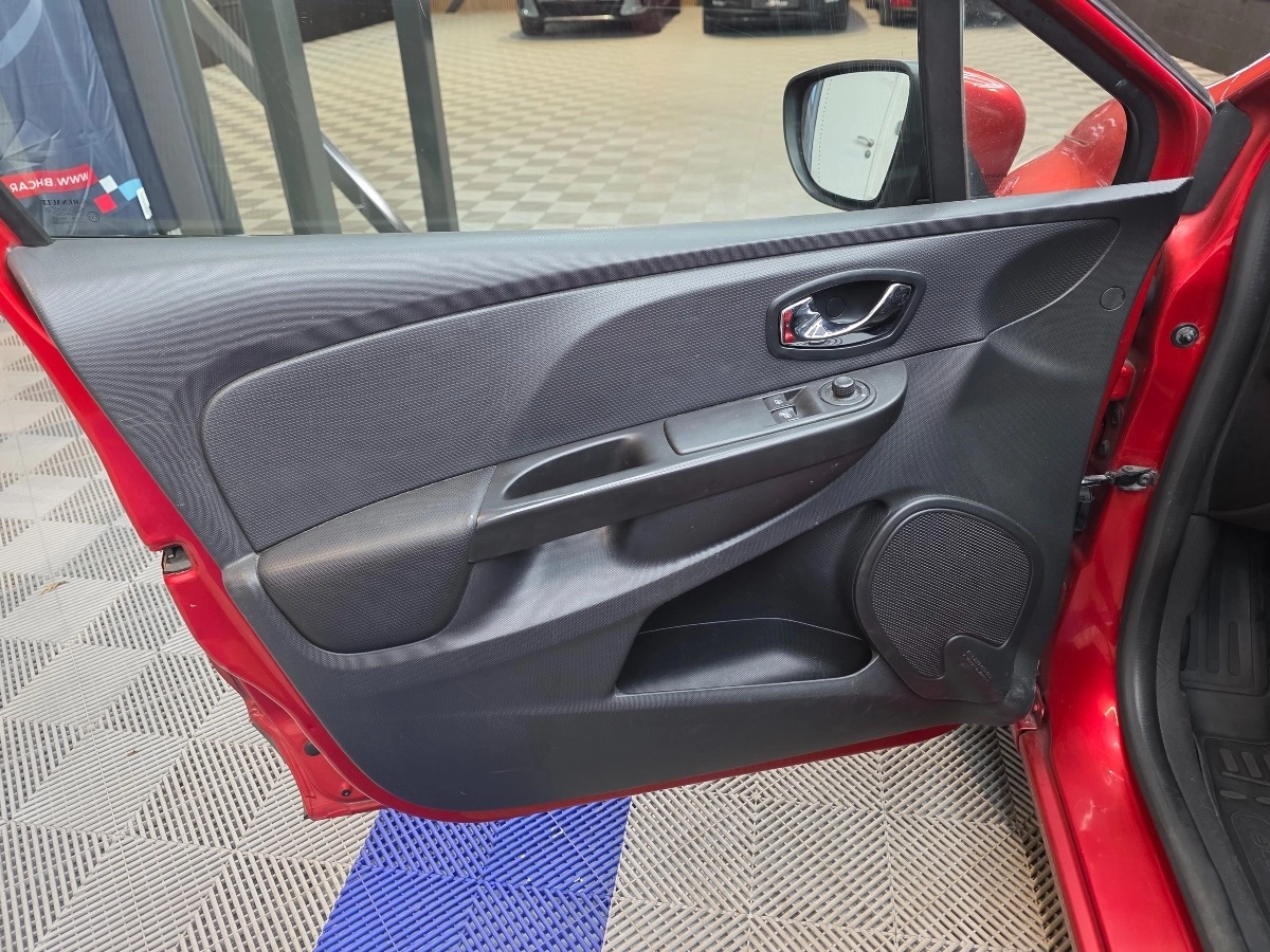 Renault Clio - photo 18