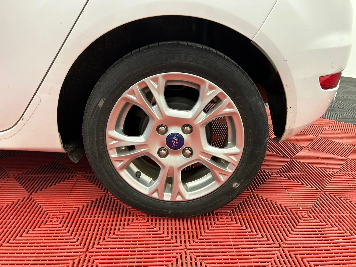 Ford Fiesta - photo 21