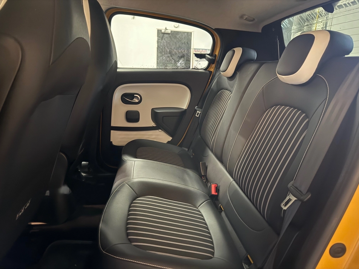 Renault Twingo - photo 17