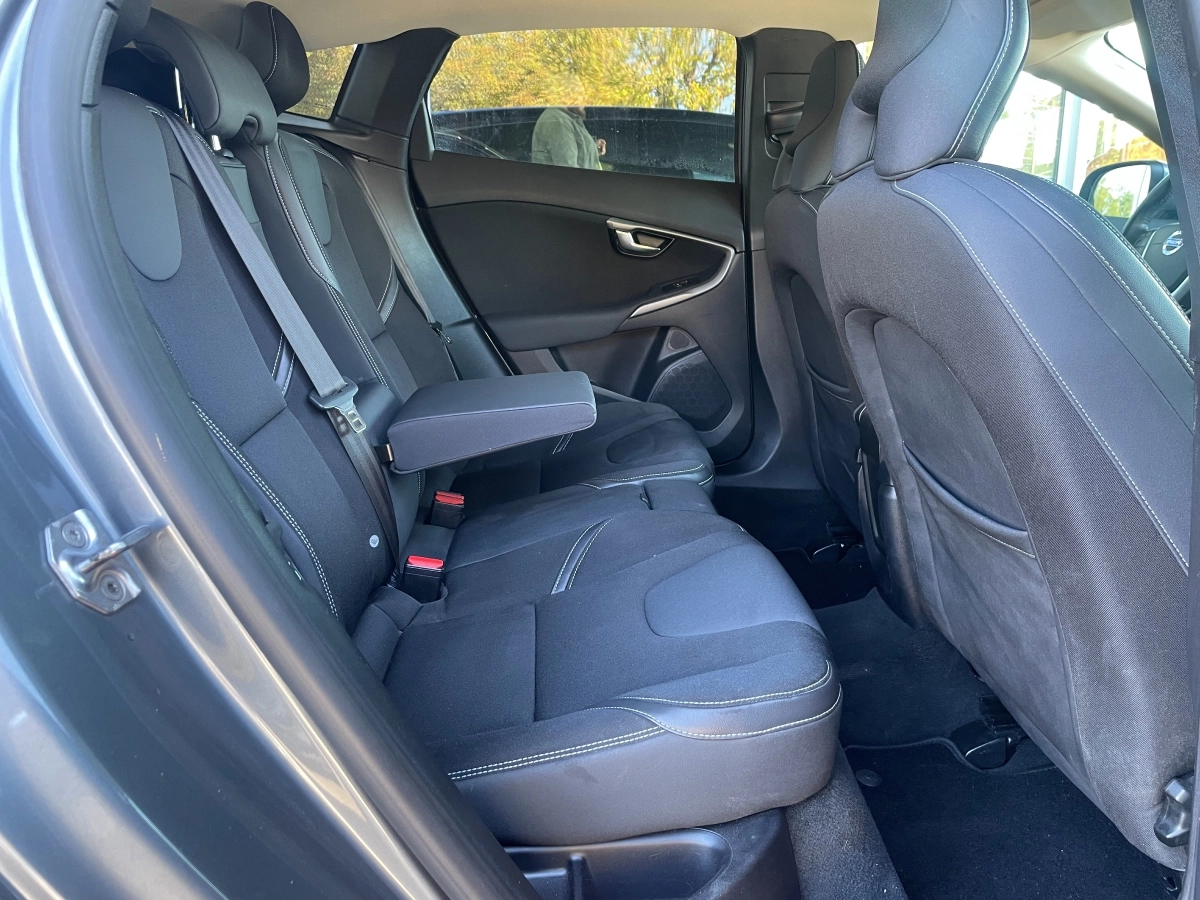 Volvo V40 - photo 13