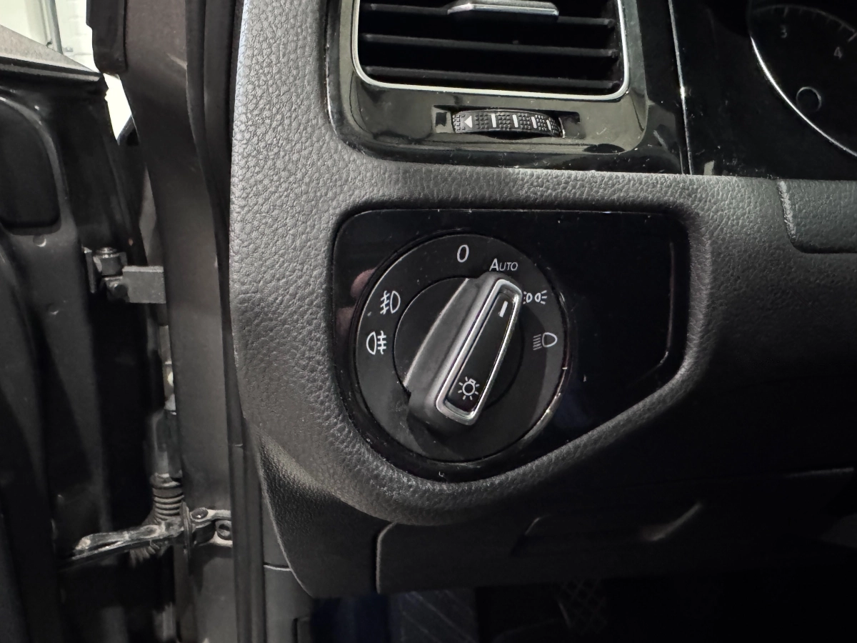 Volkswagen Golf - photo 16