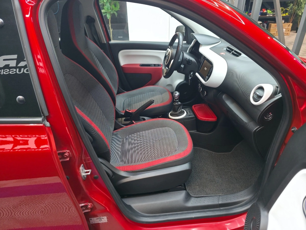 Renault Twingo - photo 16