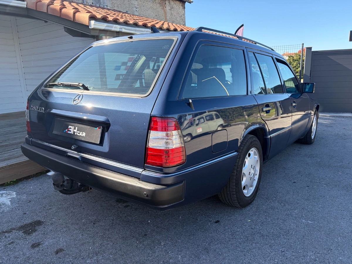 Mercedes-Benz 250D - photo 4