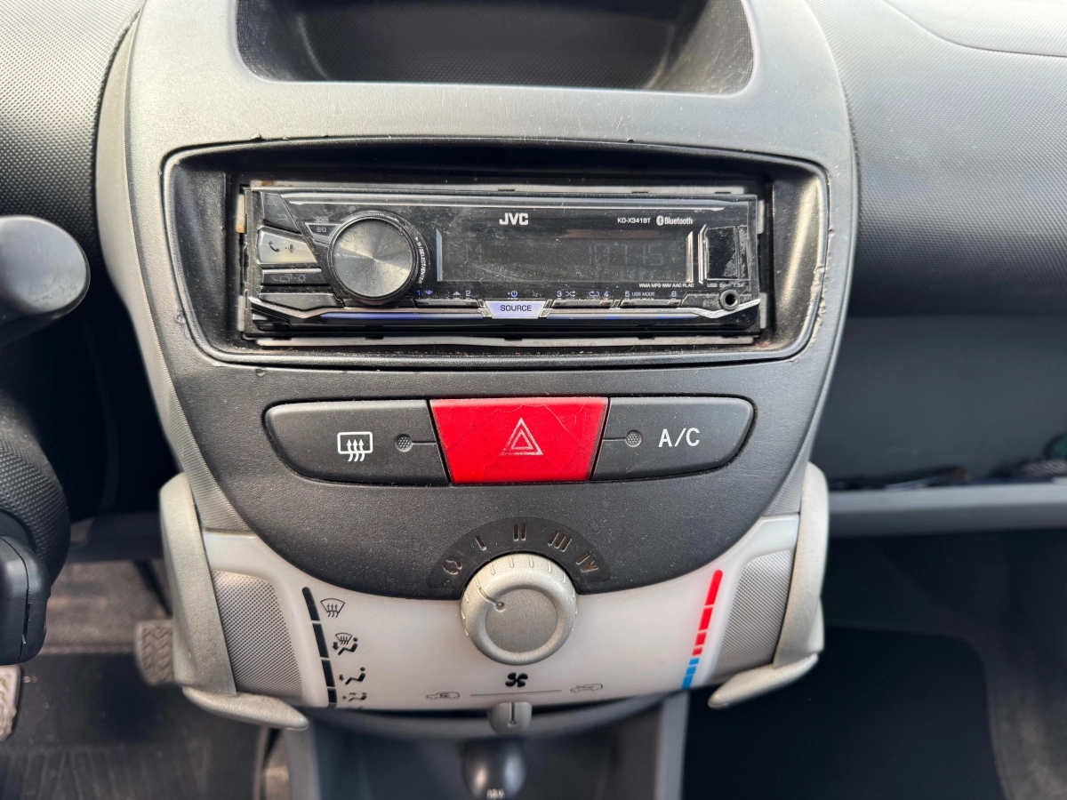 Peugeot 107 - photo 12