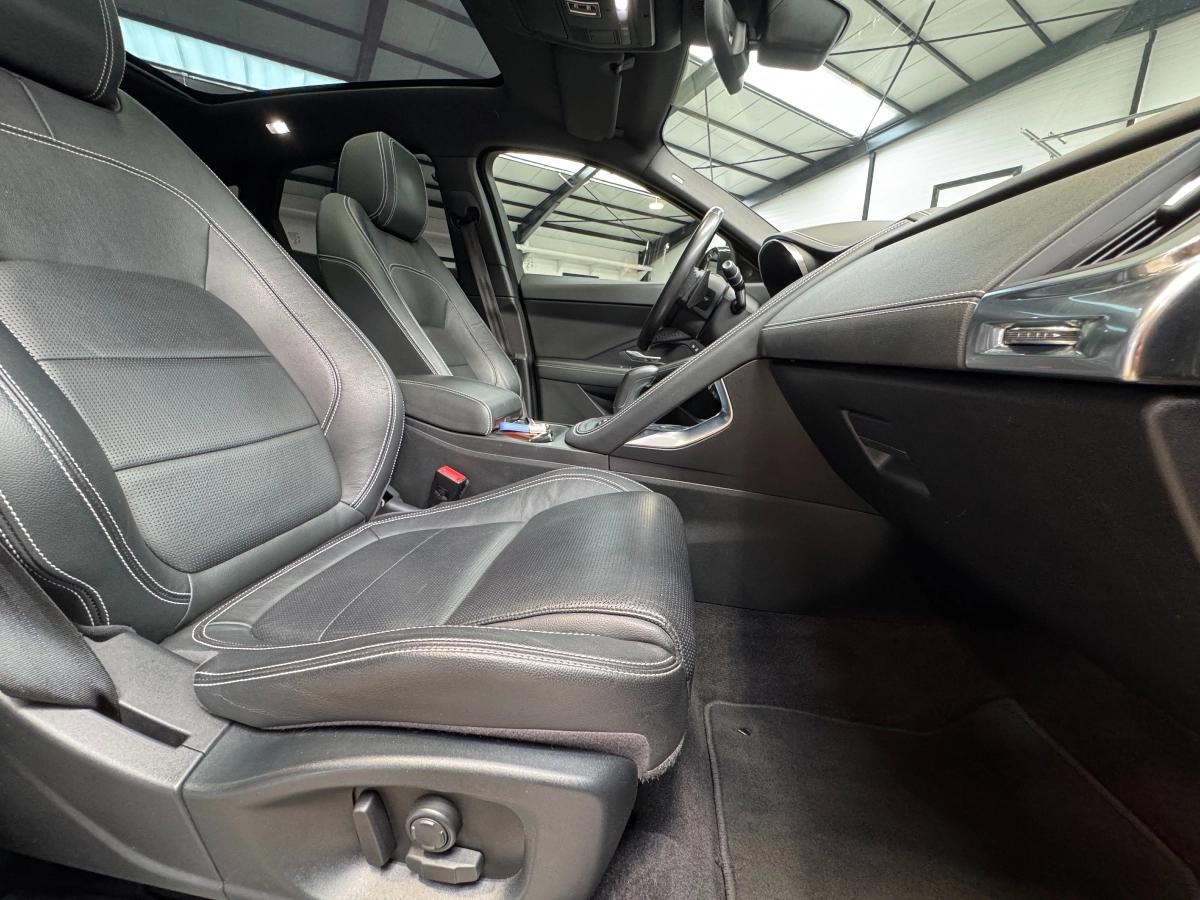 Jaguar E-pace 2.0 D240 240 R-DYNAMIC SE AWD BVA / TOIT PANO / MERIDIAN / SIEGES ELEC CHAUFFANTS
