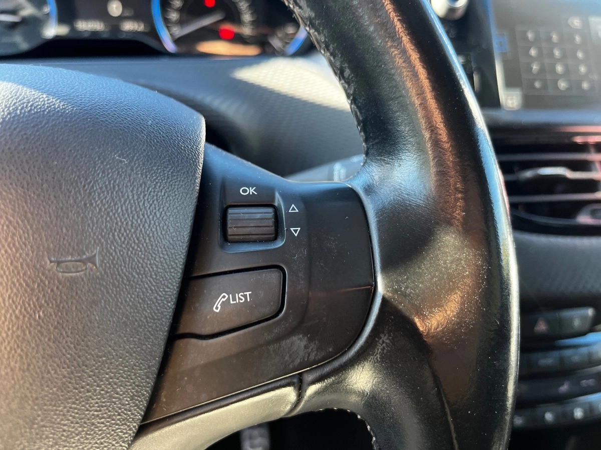 Peugeot 208 - photo 13