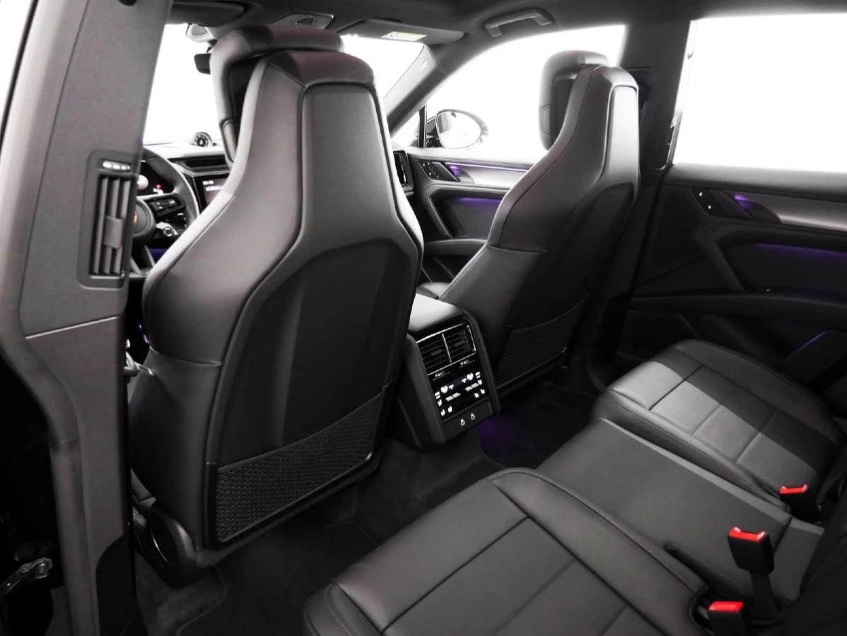 Porsche Cayenne Electrique 442ch 633km WLTP Toit Ouvrant/Attelage/Sport Sound/21“/Sièges 14/Volant Surfaces et Siège