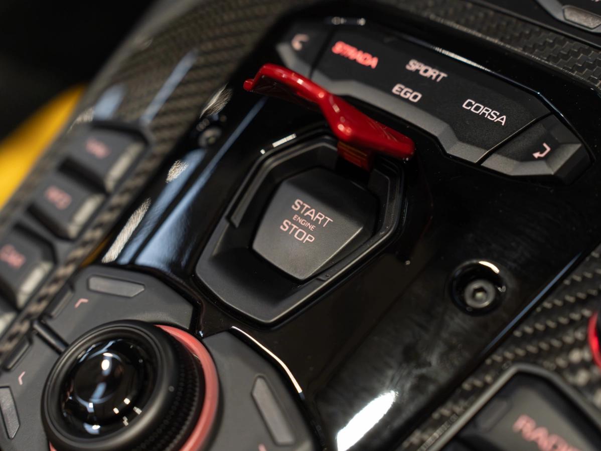 Lamborghini Aventador ROADSTER LP750-4 6.5 770 SVJ 4WD BVA