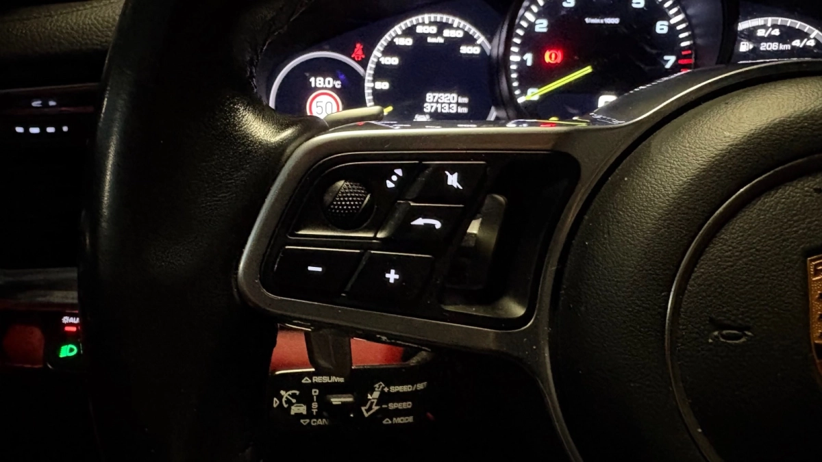 Porsche Panamera - photo 22