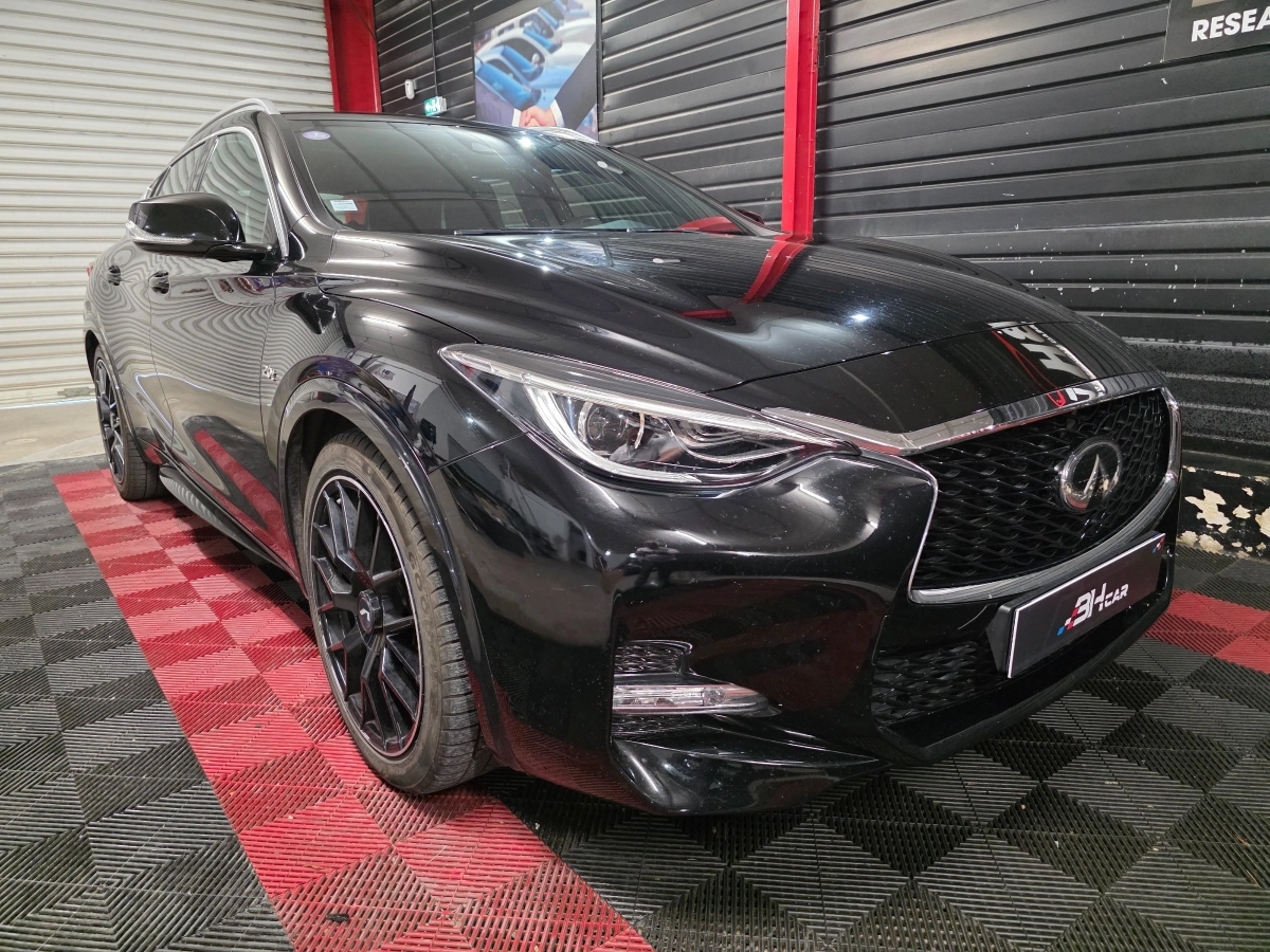 Infiniti Q30