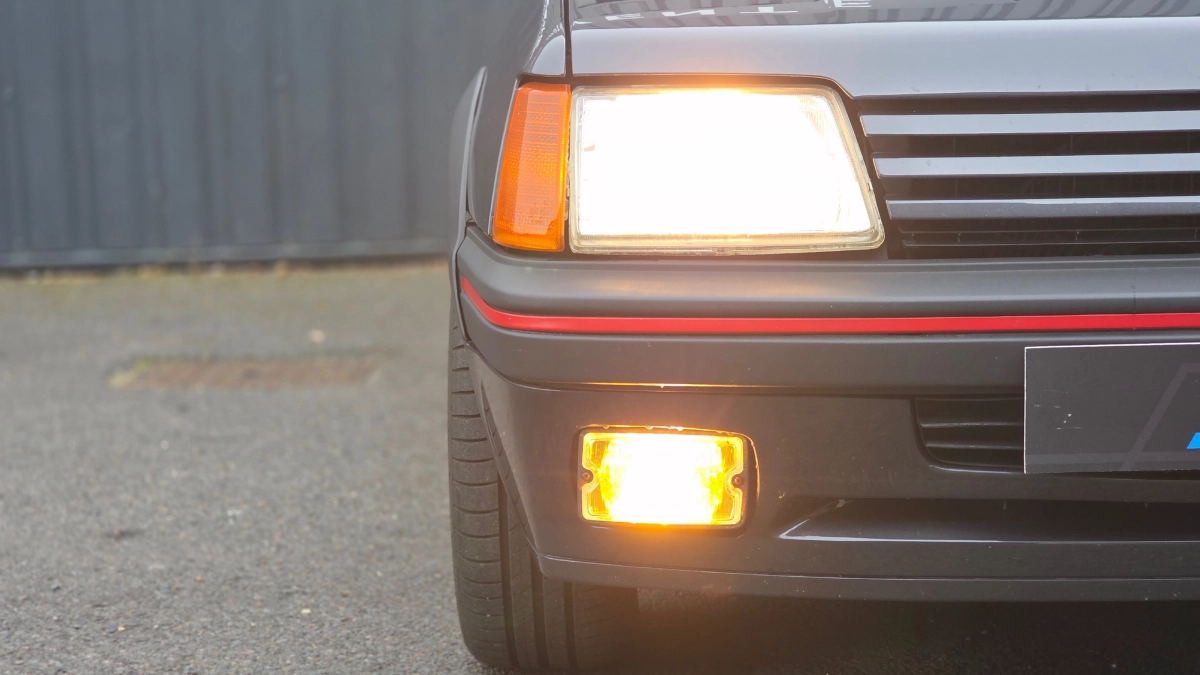 Peugeot 205 - photo 30