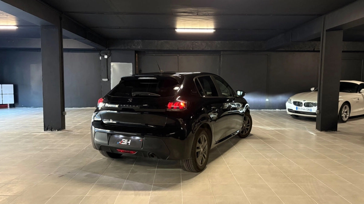 Peugeot 208 - photo 2