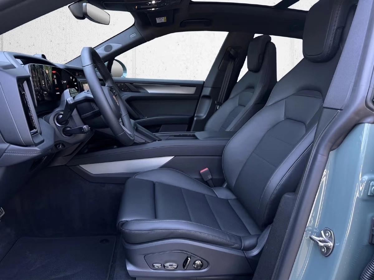 Porsche Cayenne Electrique 442ch 614km WLTP Toit ouvrant/Attelage/Roues AR dir/Burmester/Chrono/22“/Sièges 14/Volant