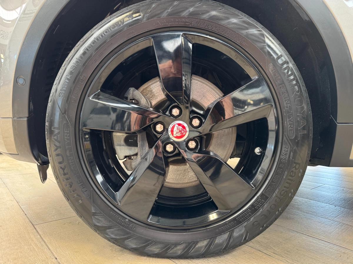 Jaguar E-pace 2.0 D240 240 R-DYNAMIC SE AWD BVA / TOIT PANO / MERIDIAN / SIEGES ELEC CHAUFFANTS