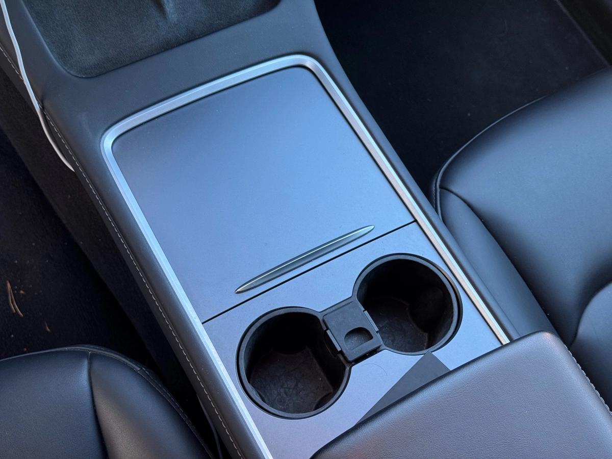 Aperçu indisponible de Tesla Model-y