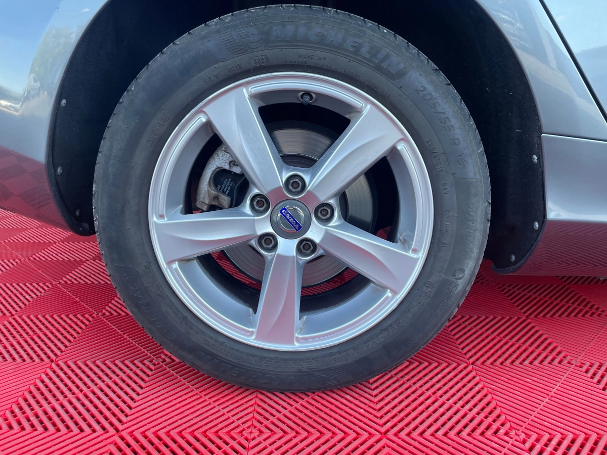 Volvo V40 - photo 26