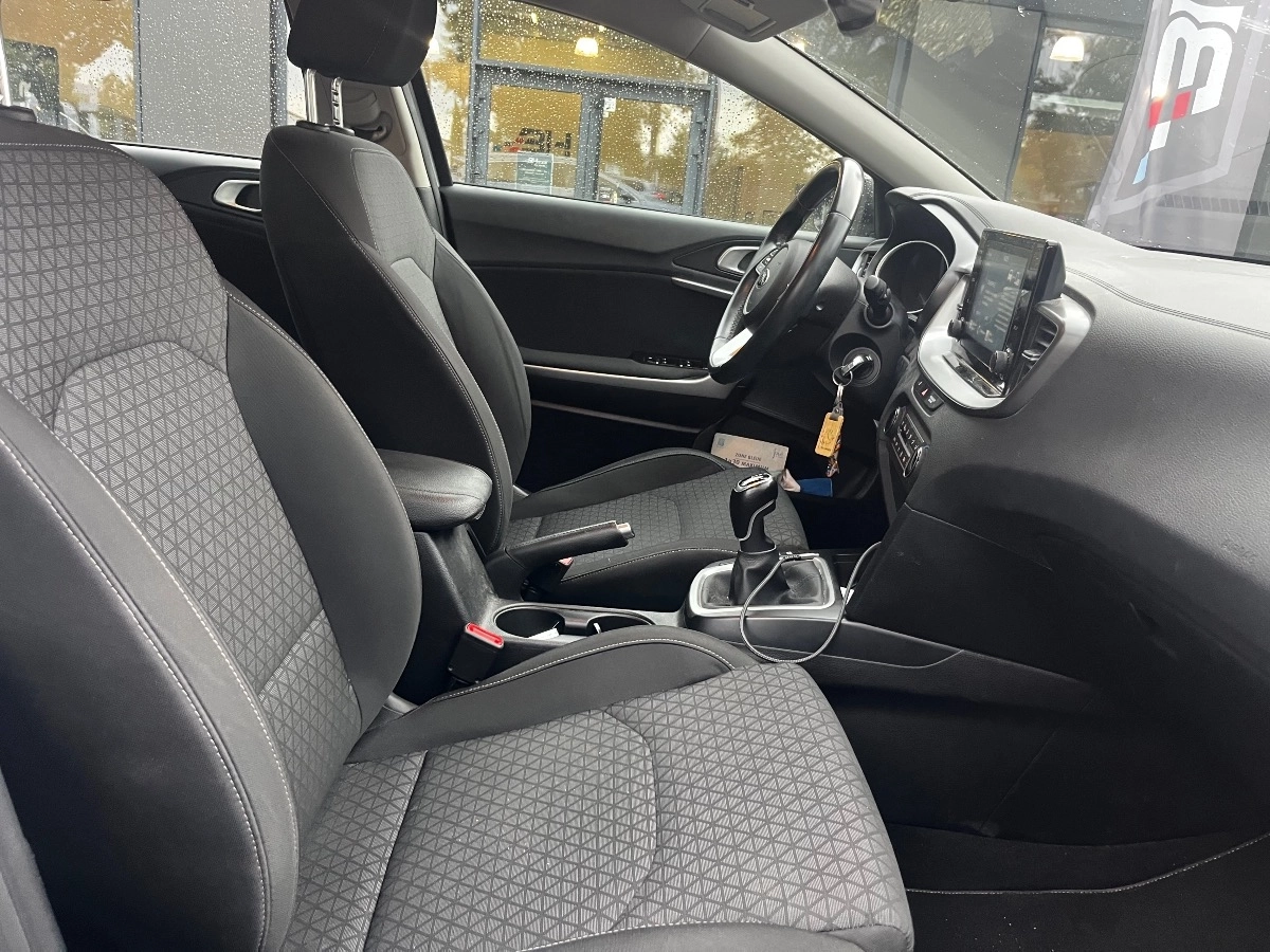 Kia Ceed - photo 16