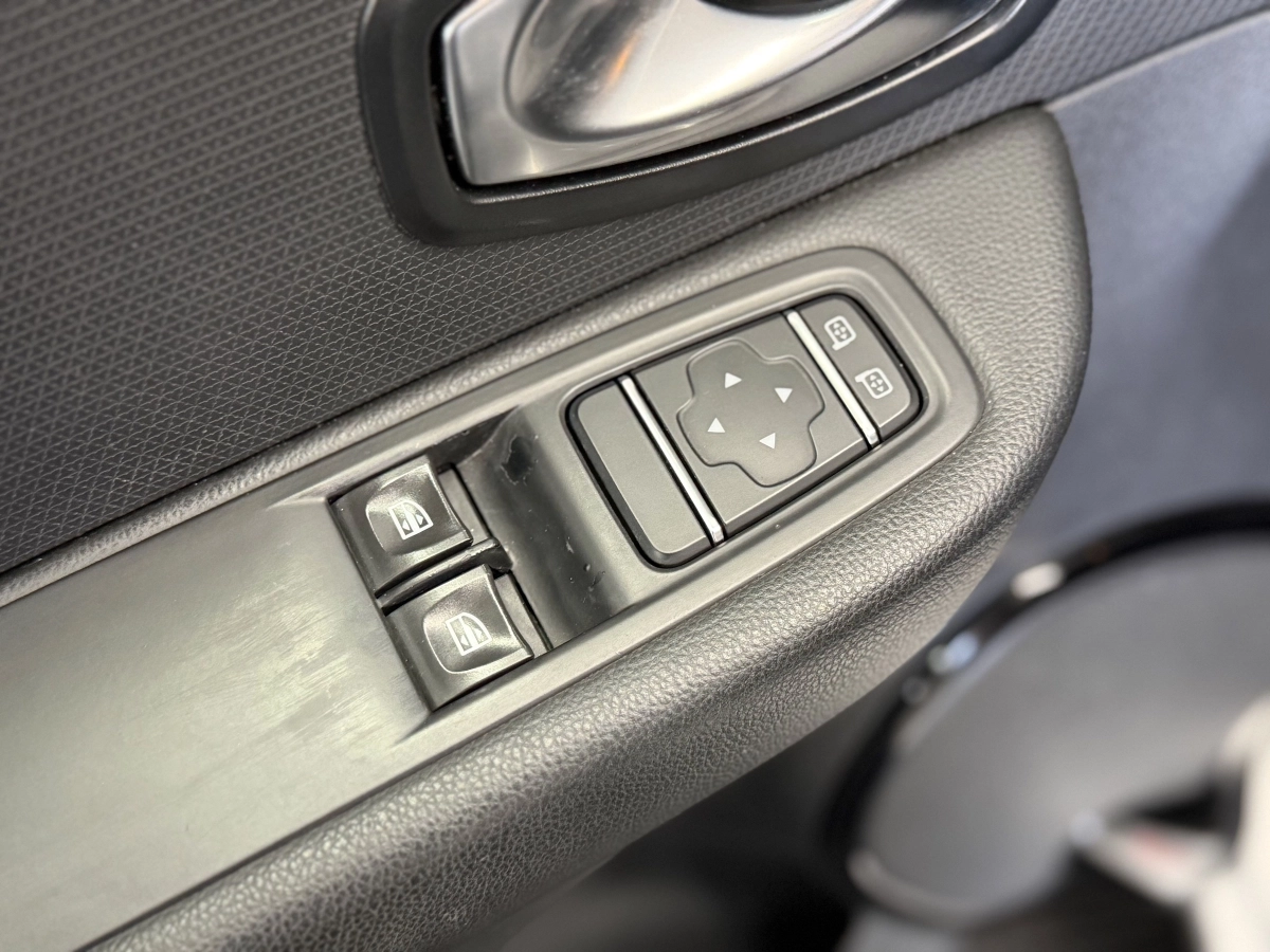 Renault Clio - photo 23