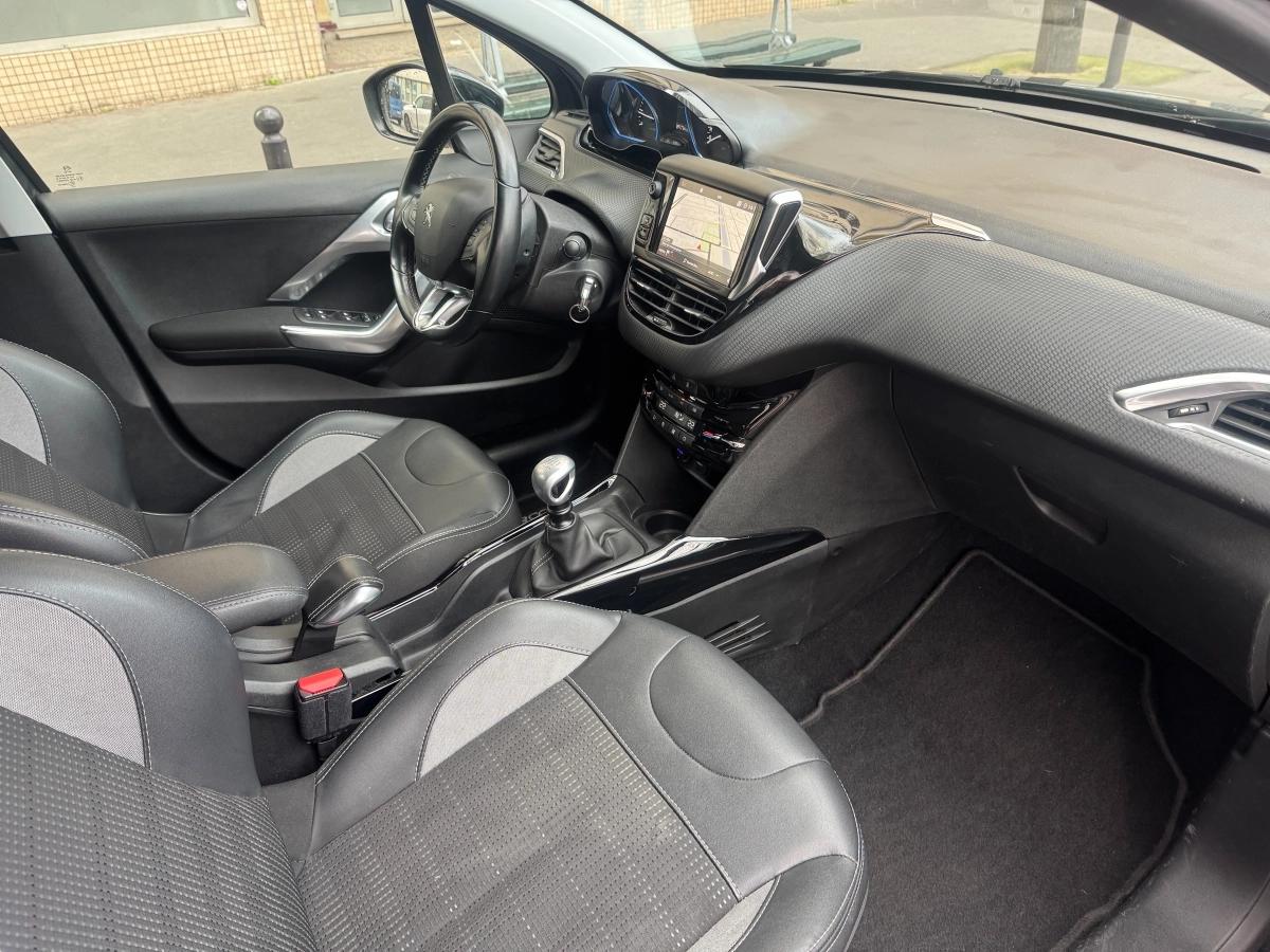 Peugeot 2008 GENERATION-I 1.2 PURETECH 110 ALLURE START-STOP