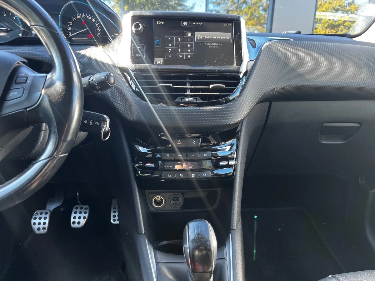 Peugeot 208 - photo 10