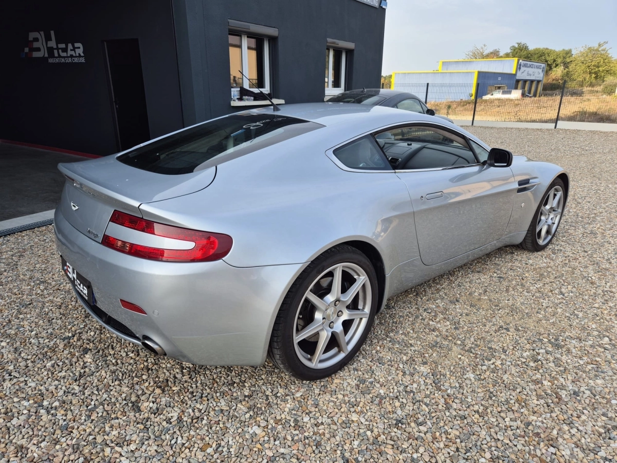 Aston Martin V8 Vantage - photo 21