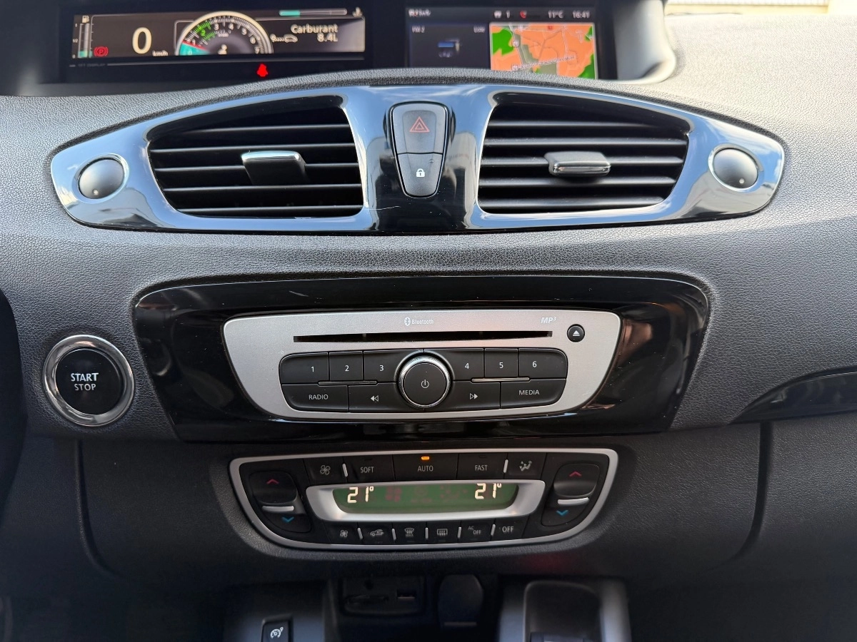 Renault Grand Scenic - photo 18