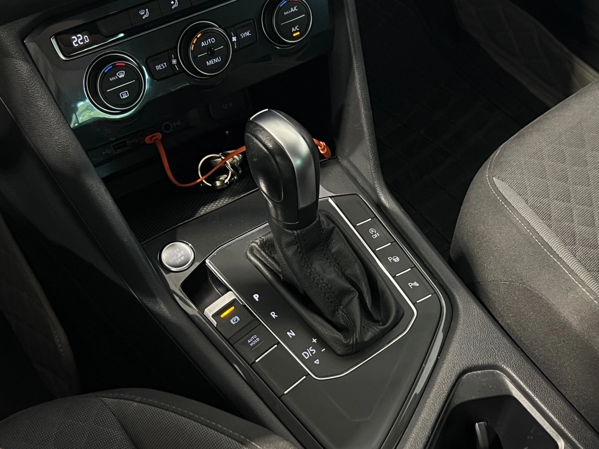 Volkswagen Tiguan - photo 25