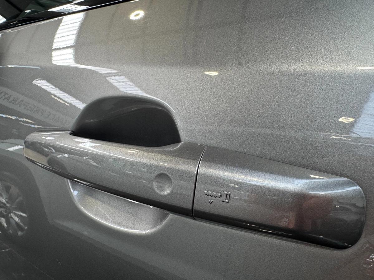 Jaguar E-pace 2.0 D240 240 R-DYNAMIC SE AWD BVA / TOIT PANO / MERIDIAN / SIEGES ELEC CHAUFFANTS