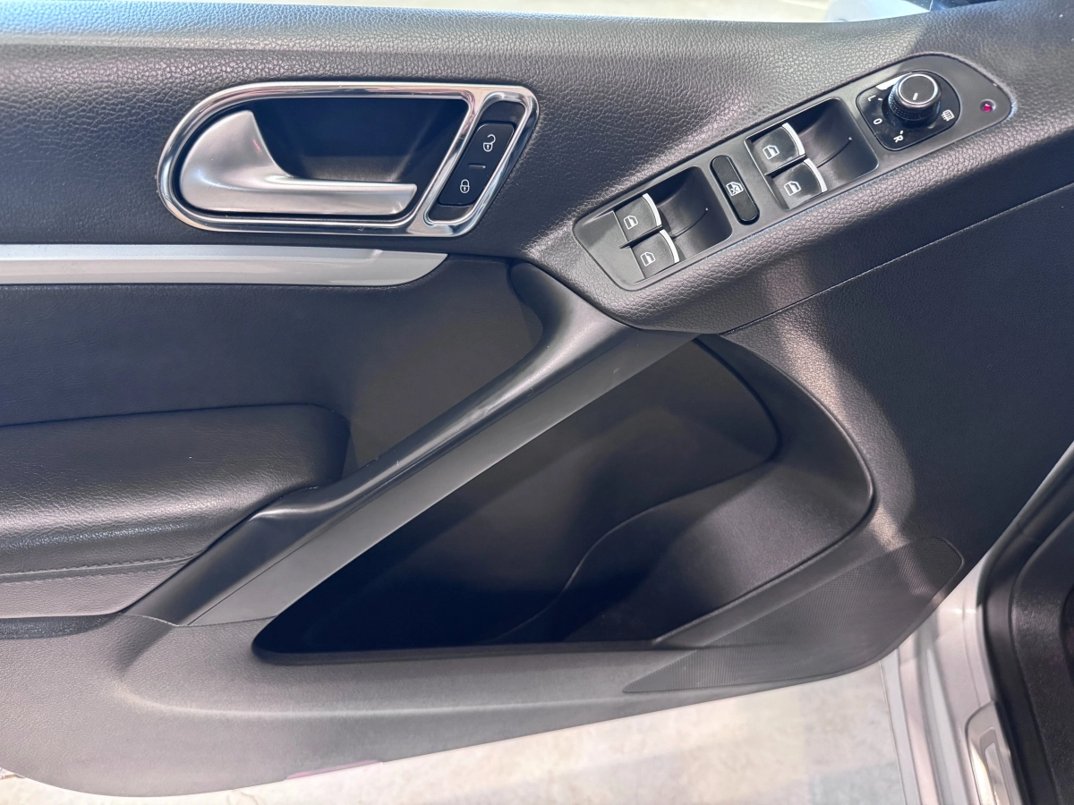 Volkswagen Tiguan - photo 25