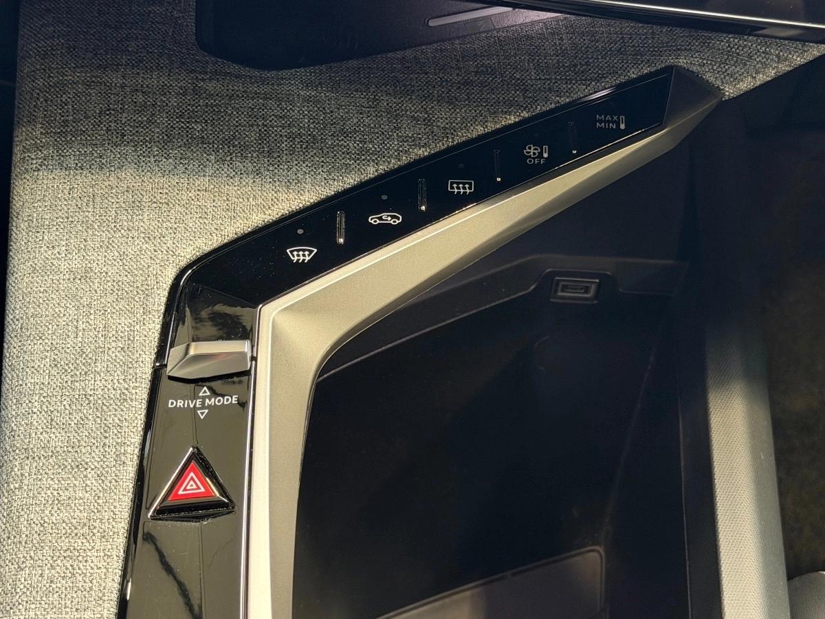 PEUGEOT 3008 1.2 HYBRID E-DSC6 136CH - FINITION ALLURE - 1ERE MAIN - TVA RECUPERABLE