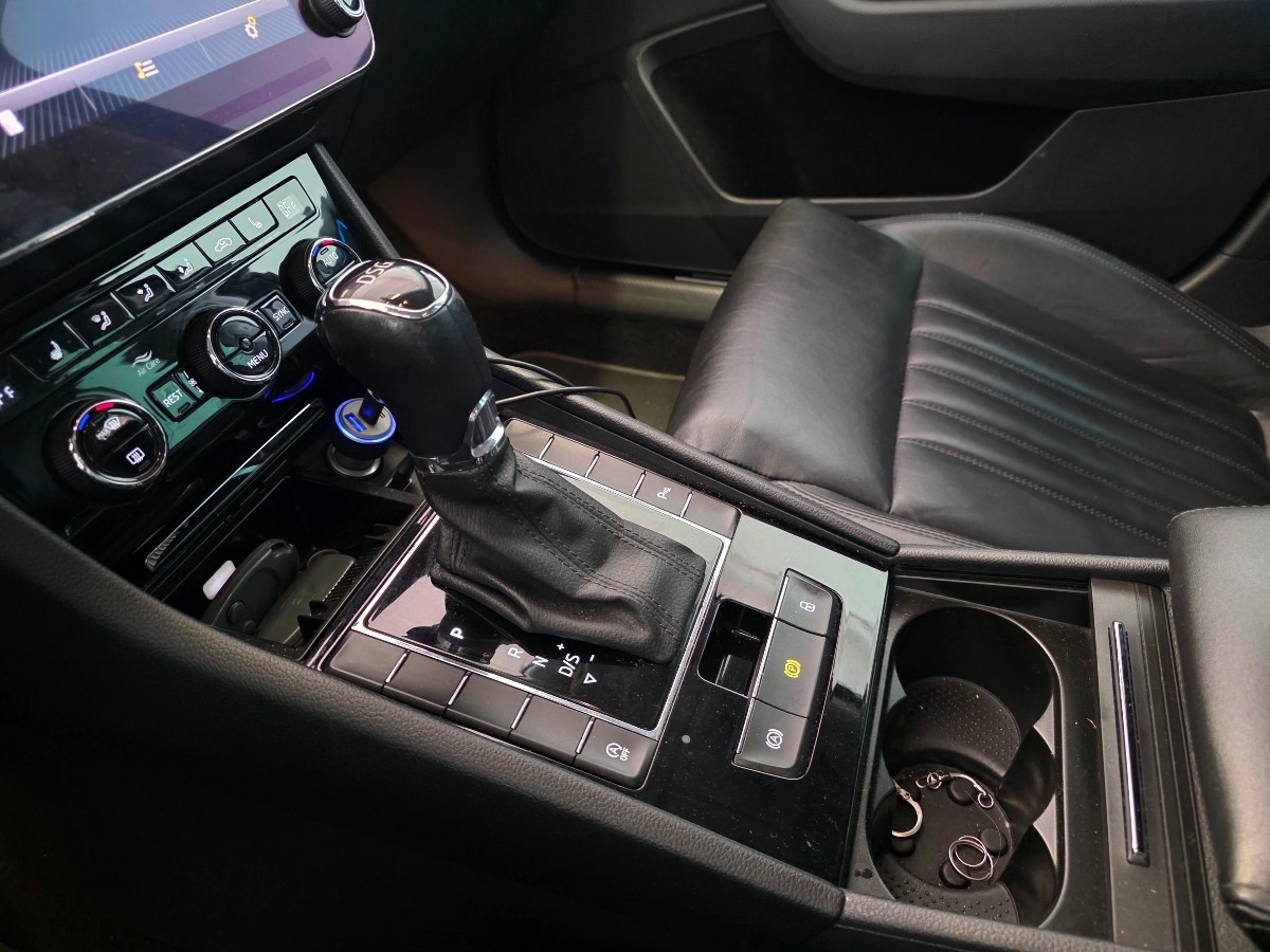 Skoda Superb - photo 22
