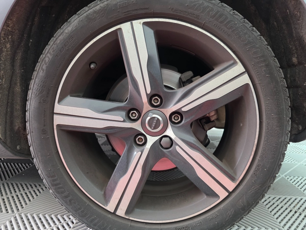 Volvo V40 - photo 21