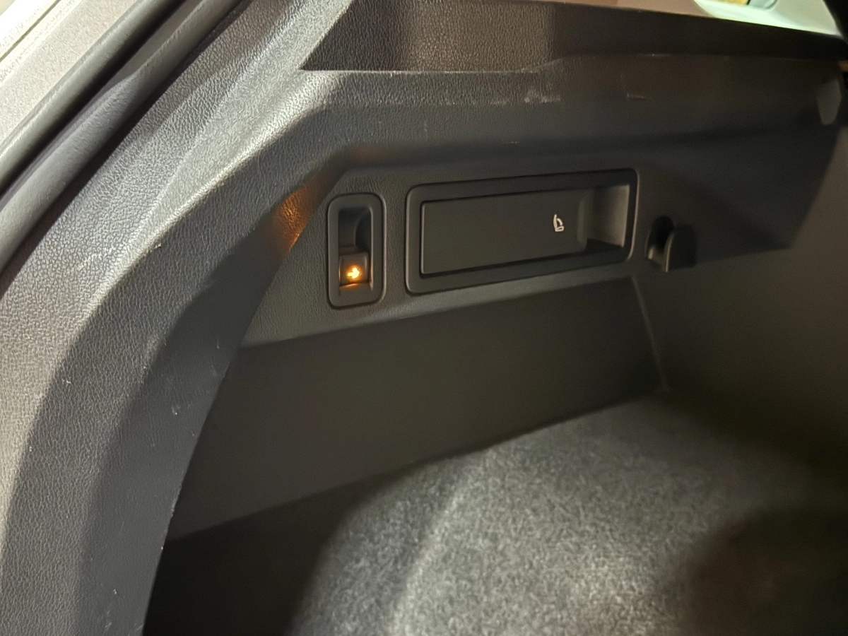 Volkswagen Tiguan - photo 24