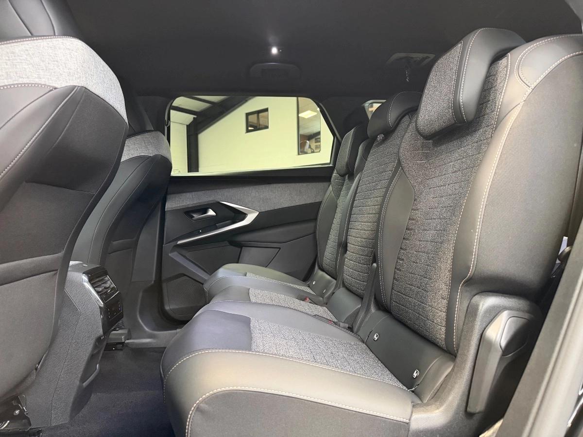 PEUGEOT 5008 GENERATION-III 1.2 135 MHEV HYBRID E-DSC6 - FINITION ALLURE - 1ERE MAIN - TVA RECUPERABLE