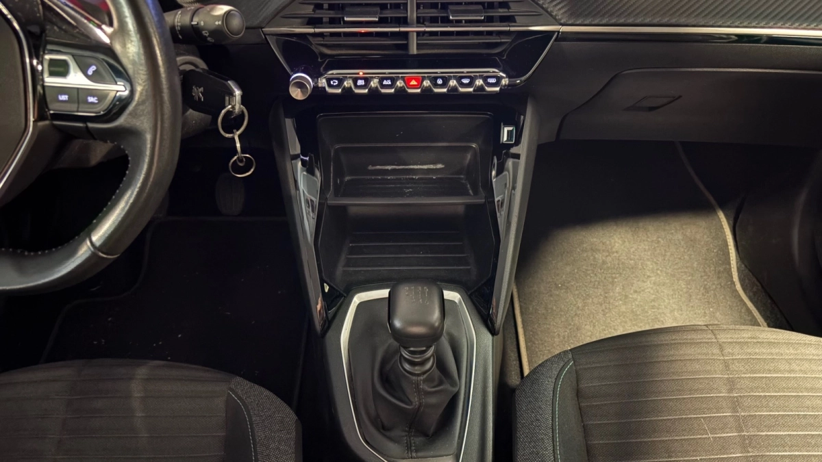 Peugeot 208 - photo 24