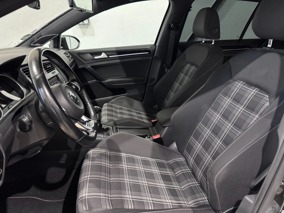 Volkswagen Golf - photo 10