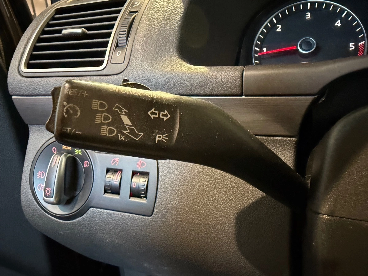Volkswagen Touran - photo 24