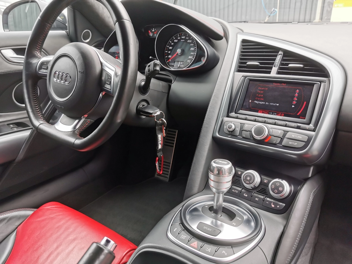 Audi R8 - photo 10