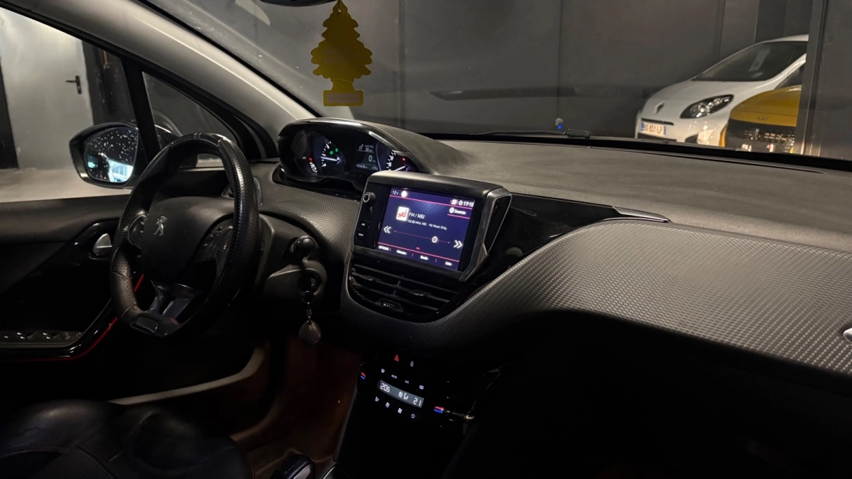 Peugeot 208 - photo 23