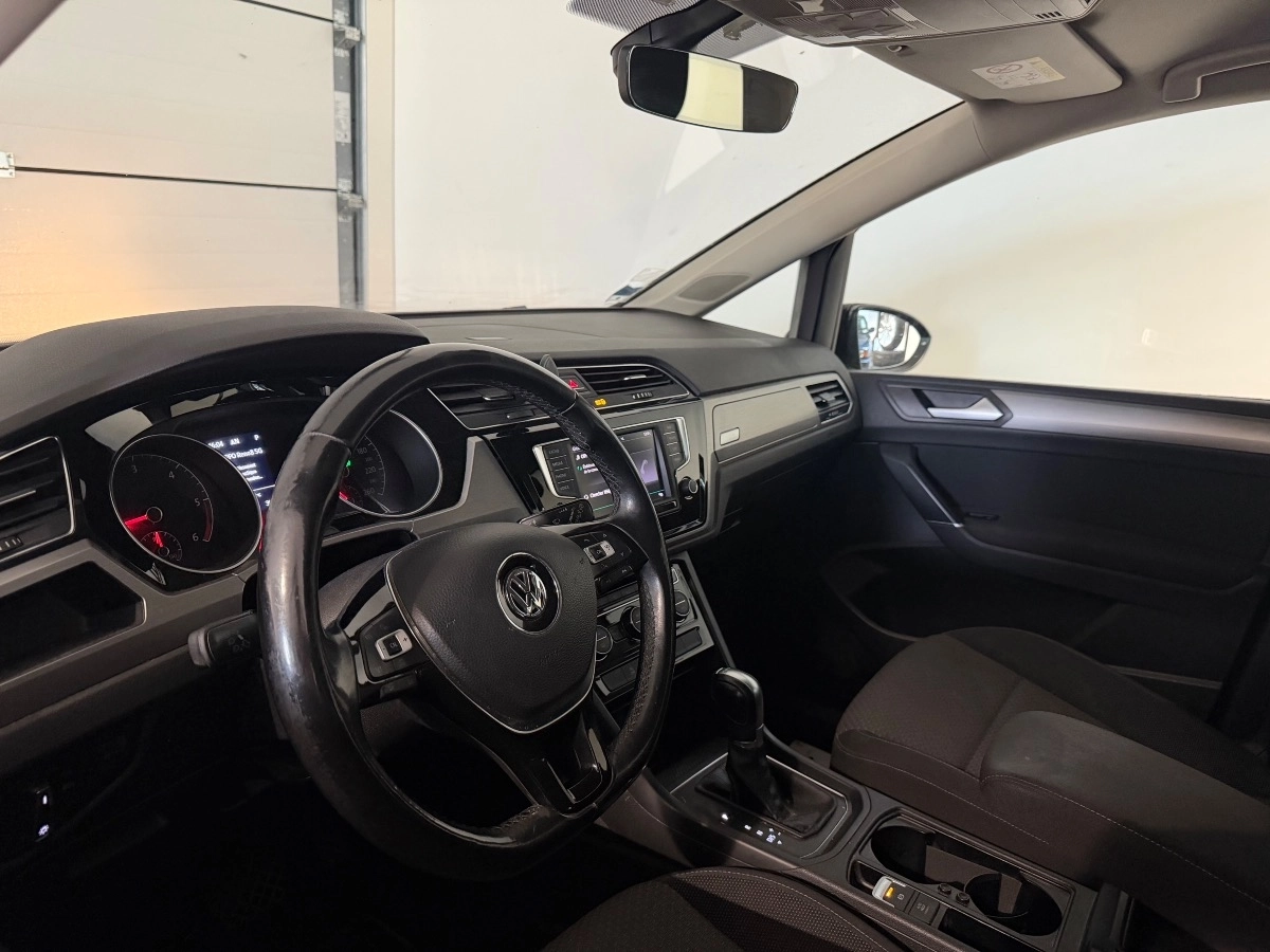 Volkswagen Touran - photo 6