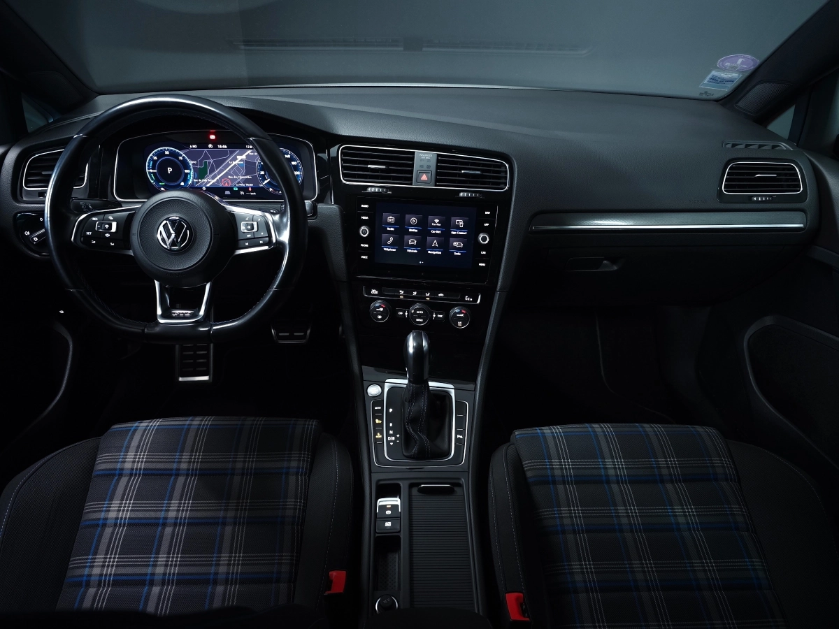 Volkswagen Golf - photo 8