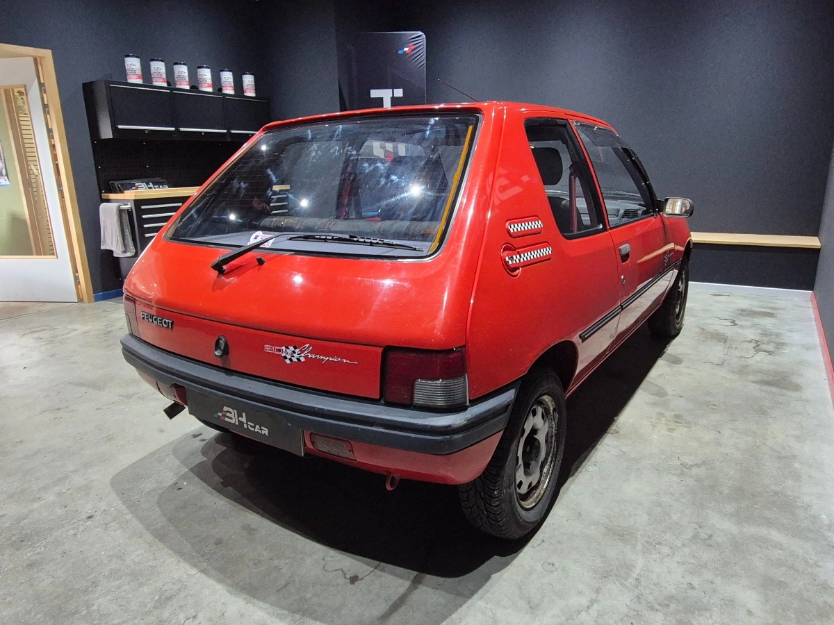 Peugeot 205 - photo 6