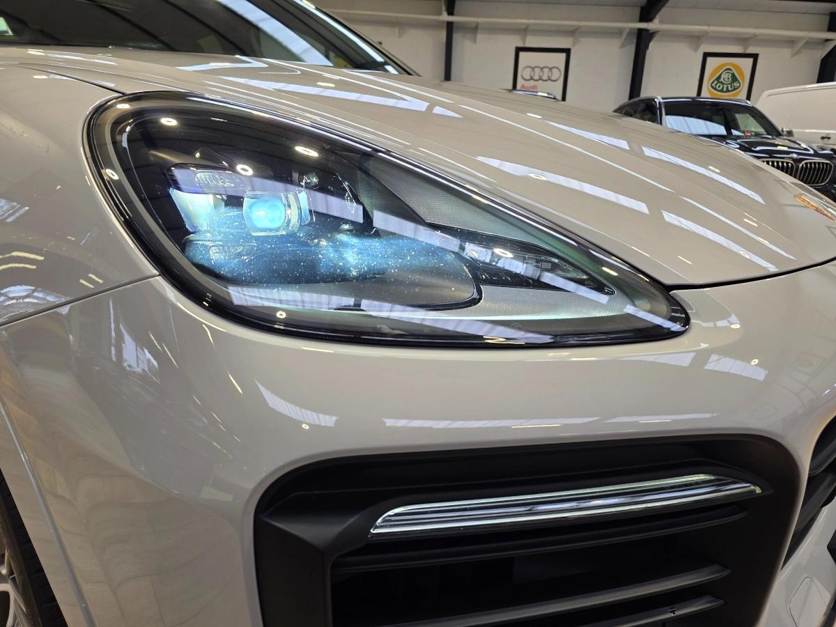 PORSCHE CAYENNE 3.0 V6 462 PLATINIUM EDITION