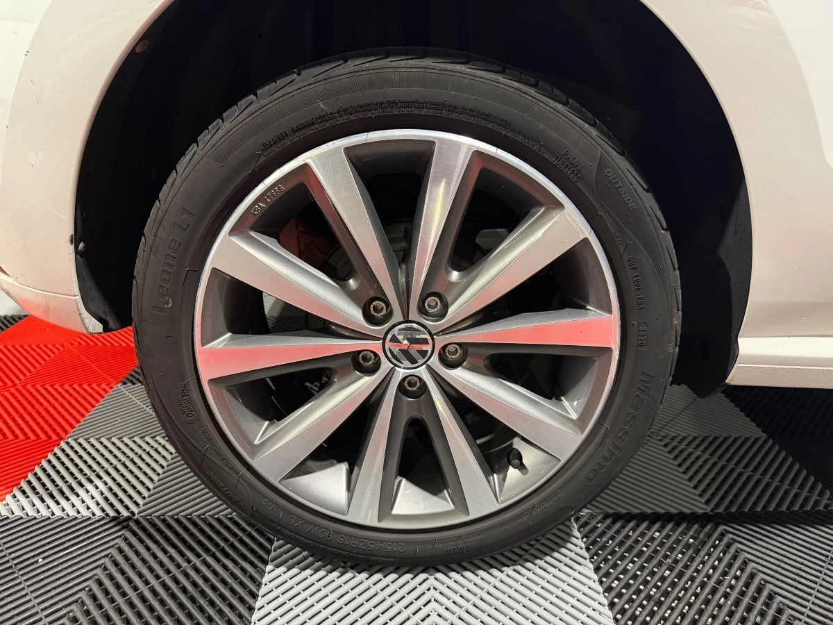 Volkswagen Polo - photo 24