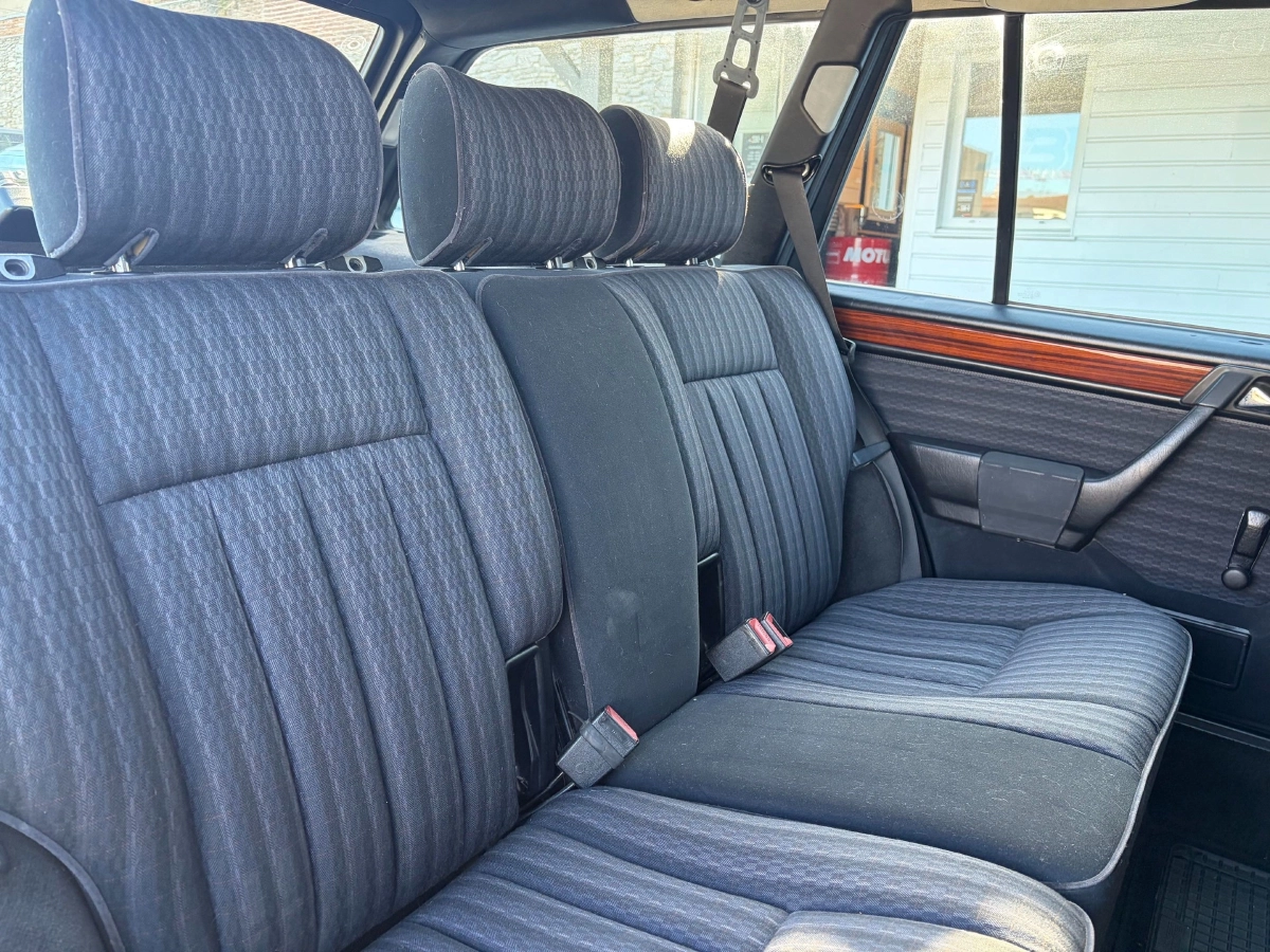 Mercedes-Benz 250D - photo 10